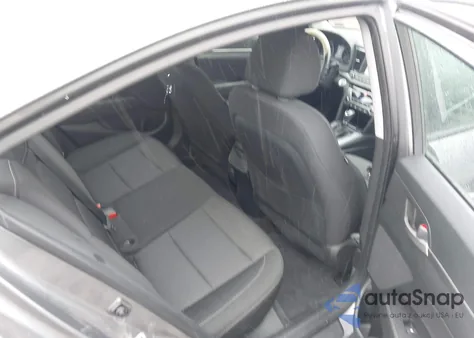 2018 Hyundai Elantra Value Edition z USA, uszkodzony, nr VIN 5NPD84LF7JH322933